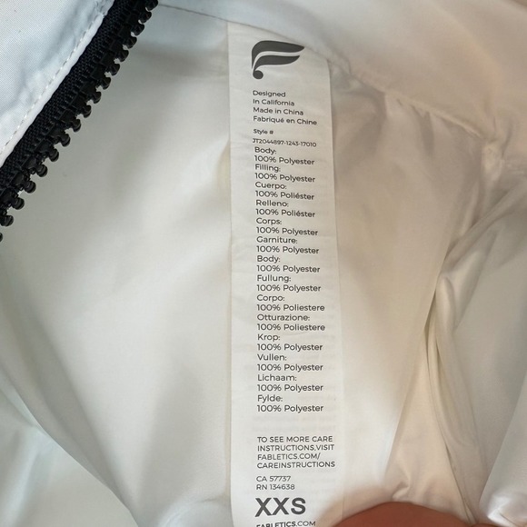 NWOT FABLETICS Adventure Puffer Coat, Porcelain/Black, Size XXS - Picture 10 of 13